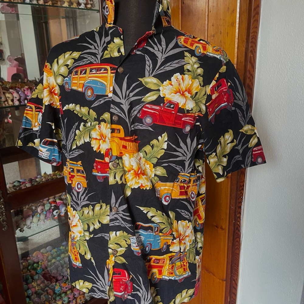 Styled By RJC Made in Hawaii Short Sleeve Button Up Men’s Shirt Size L
